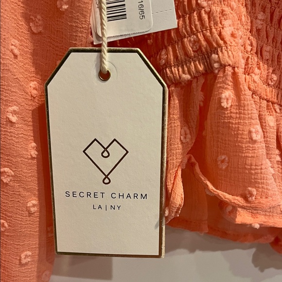 Elegant Peach Blouse with Ruffle Detail - Picture 3 of 3